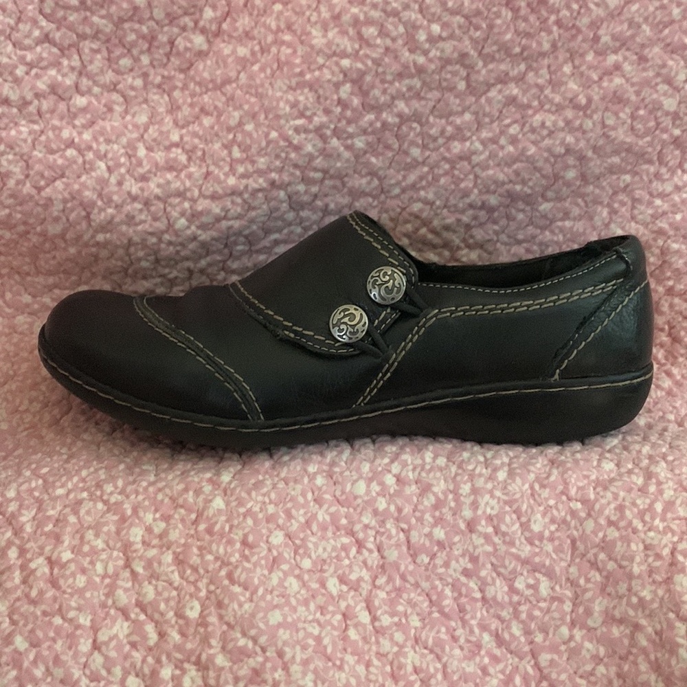 Clark leather shoes. Size 8M